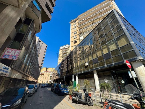 locale commerciale in affitto a Napoli in zona Pendino / San Giuseppe