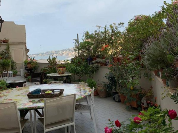 appartamento in affitto a Napoli in zona Chiaia