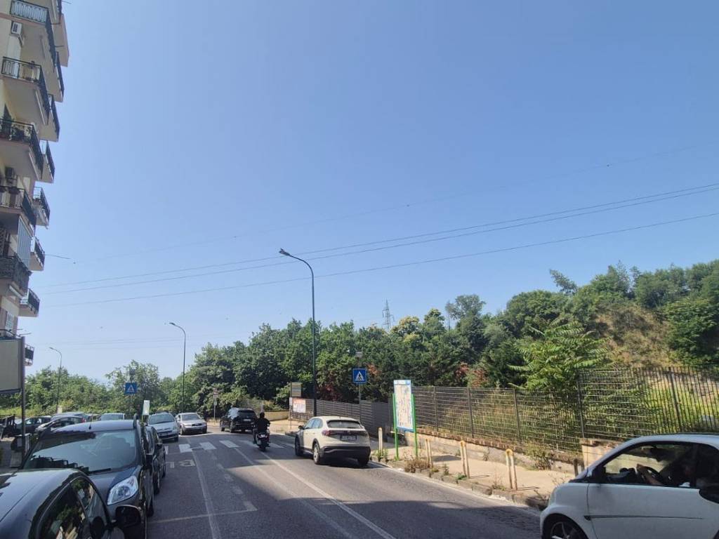 negozio in affitto a Napoli in zona Camaldoli