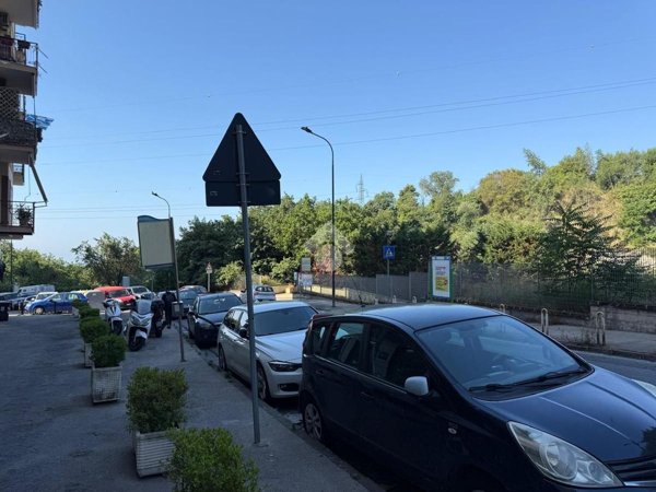 locale commerciale in affitto a Napoli in zona Vomero