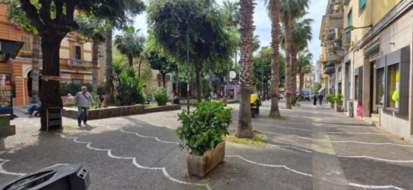 negozio in affitto a Napoli in zona Bagnoli