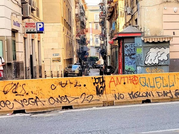 negozio in affitto a Napoli