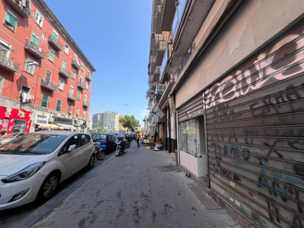 negozio in affitto a Napoli in zona Vicaria