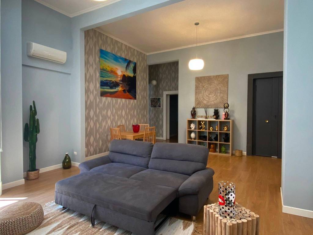 appartamento in affitto a Napoli in zona Chiaia