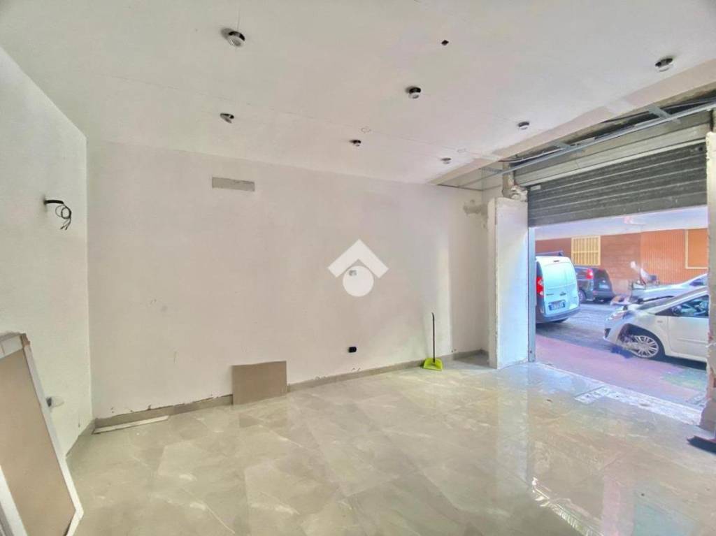 negozio in affitto a Napoli in zona Secondigliano