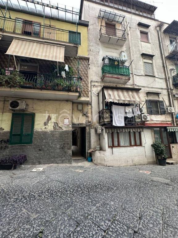 appartamento in affitto a Napoli in zona San Carlo all'Arena