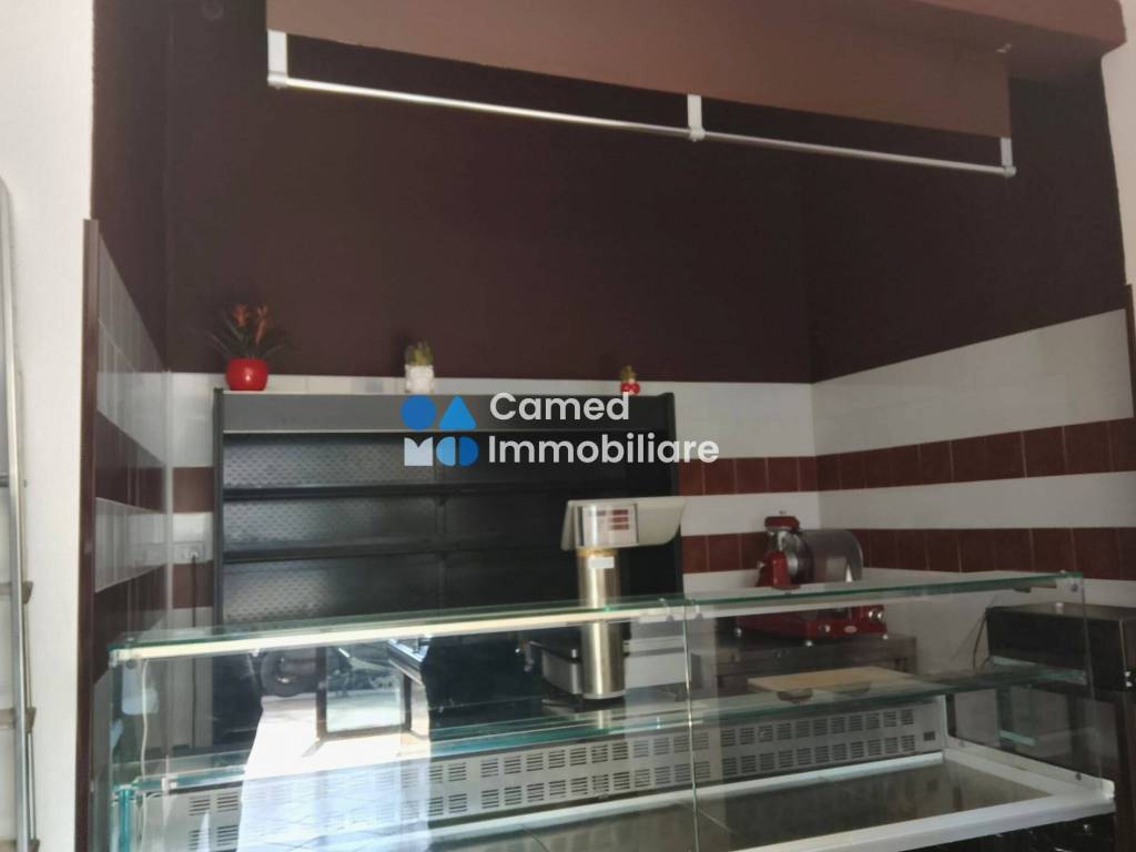 negozio in affitto a Napoli in zona Camaldoli