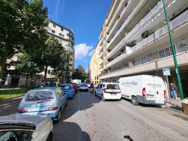 negozio in affitto a Napoli in zona Fuorigrotta