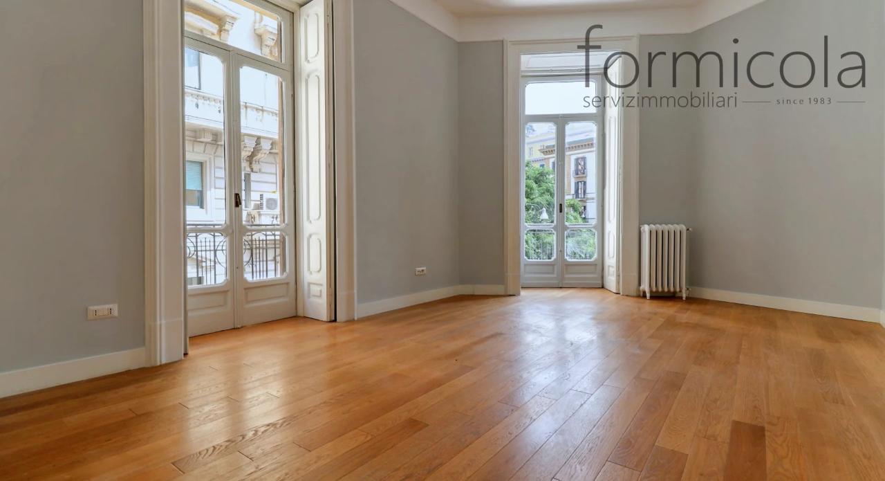 appartamento in affitto a Napoli in zona Chiaia