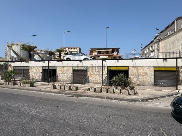 locale commerciale in affitto a Napoli in zona Pianura