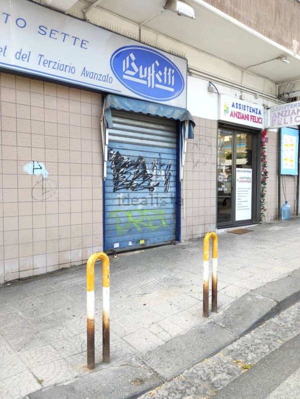 locale commerciale in affitto a Napoli
