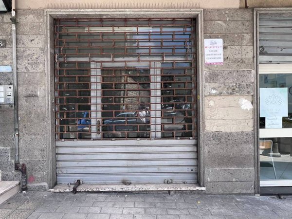 negozio in affitto a Napoli in zona Arenella