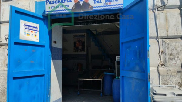 negozio in affitto a Napoli in zona Capodimonte / Colli Aminei
