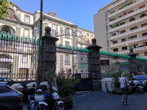 appartamento in affitto a Napoli in zona Chiaia
