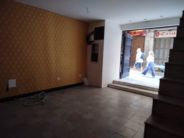 negozio in affitto a Napoli in zona Pendino / San Giuseppe
