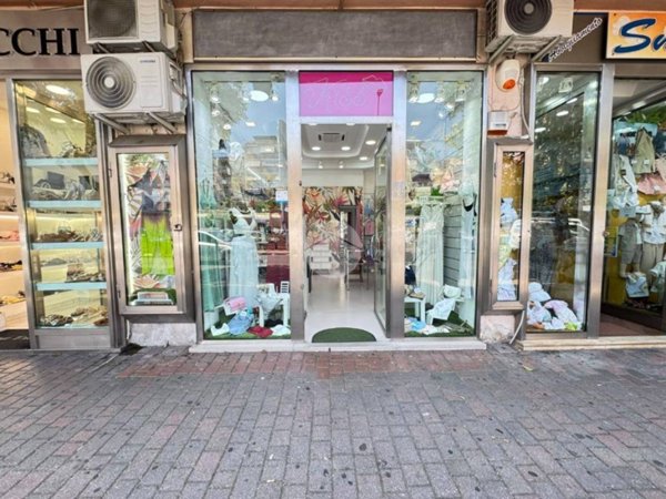 negozio in affitto a Napoli in zona Pianura