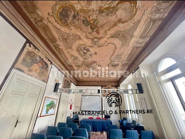 ufficio in affitto a Napoli in zona Porto