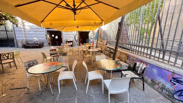 locale commerciale in affitto a Napoli