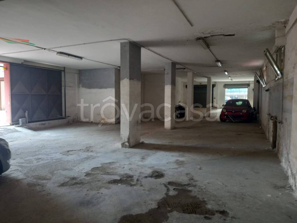 negozio in affitto a Napoli in zona Pianura