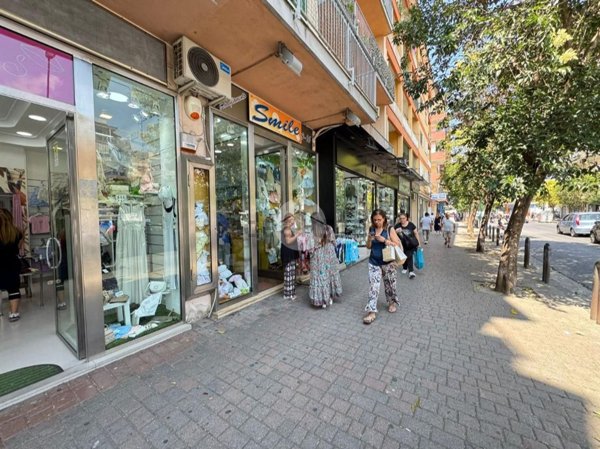negozio in affitto a Napoli in zona Soccavo