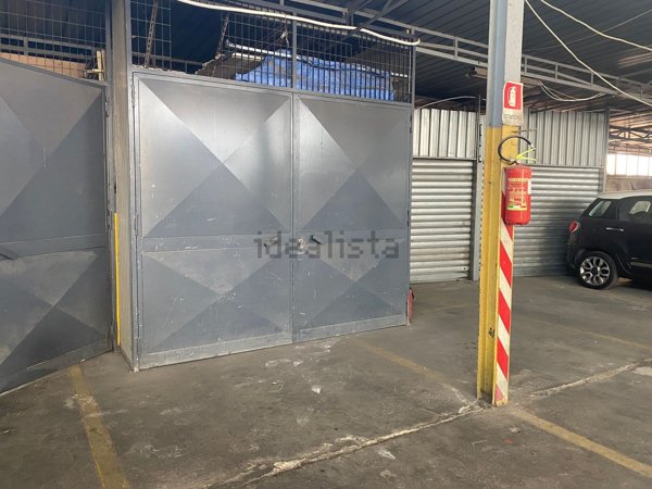 negozio in affitto a Napoli in zona Barra
