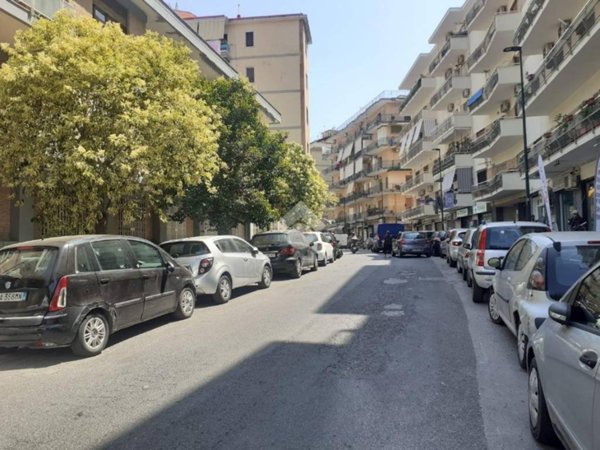 negozio in affitto a Napoli in zona Soccavo