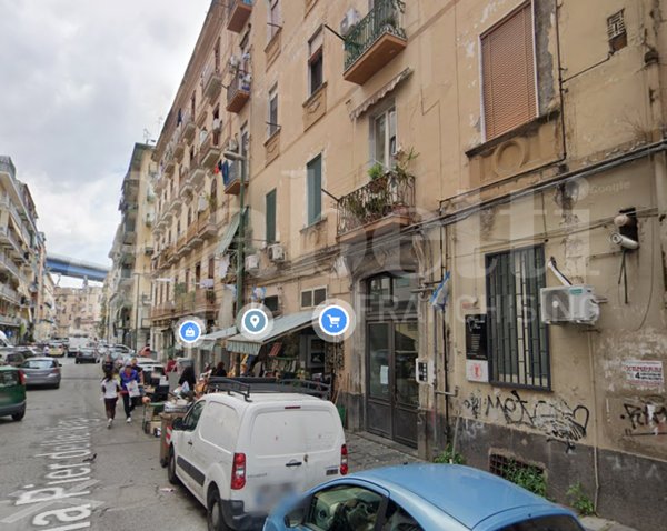 locale di sgombero in affitto a Napoli