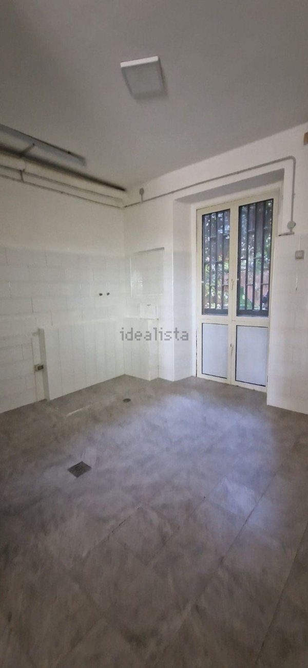 locale commerciale in affitto a Napoli in zona Stella
