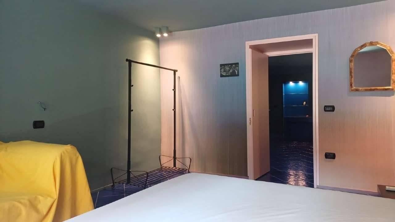 appartamento in affitto a Napoli in zona Chiaia