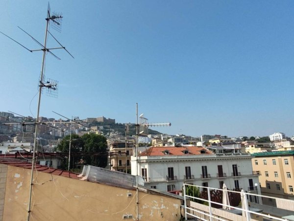 appartamento in affitto a Napoli in zona Chiaia