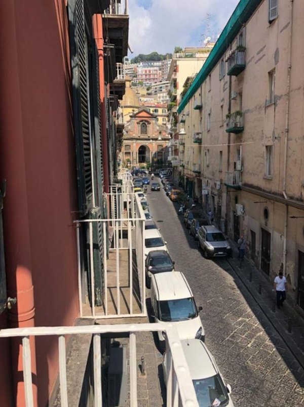 appartamento in affitto a Napoli in zona Chiaia