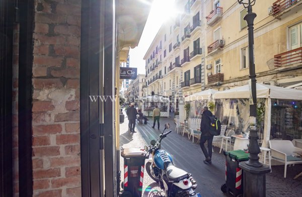 locale commerciale in affitto a Napoli in zona Vomero