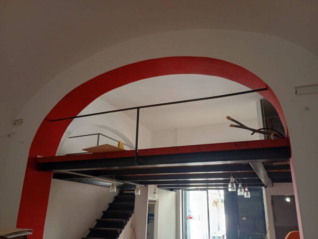 negozio in affitto a Napoli