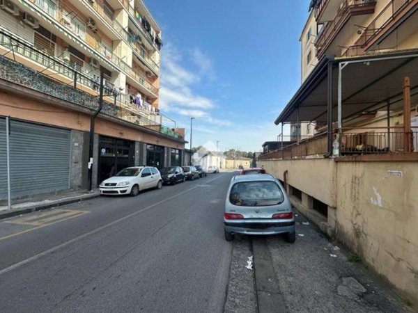 negozio in affitto a Napoli in zona Secondigliano