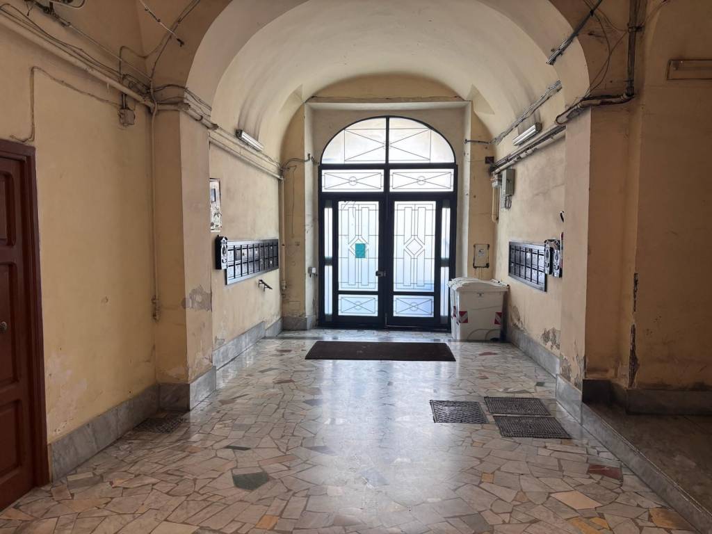 appartamento in affitto a Napoli in zona San Carlo all'Arena