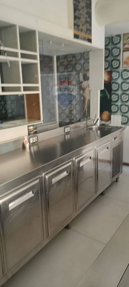 locale commerciale in affitto a Napoli in zona Vomero