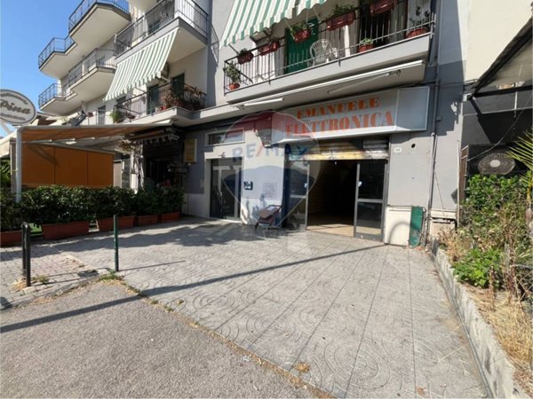 negozio in affitto a Napoli in zona Barra
