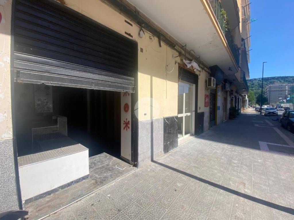 negozio in affitto a Napoli in zona Bagnoli