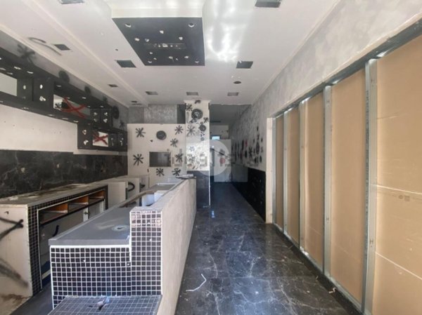 negozio in affitto a Napoli in zona Fuorigrotta