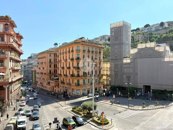 appartamento in affitto a Napoli in zona Chiaia
