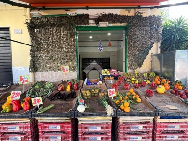 negozio in affitto a Napoli in zona Barra