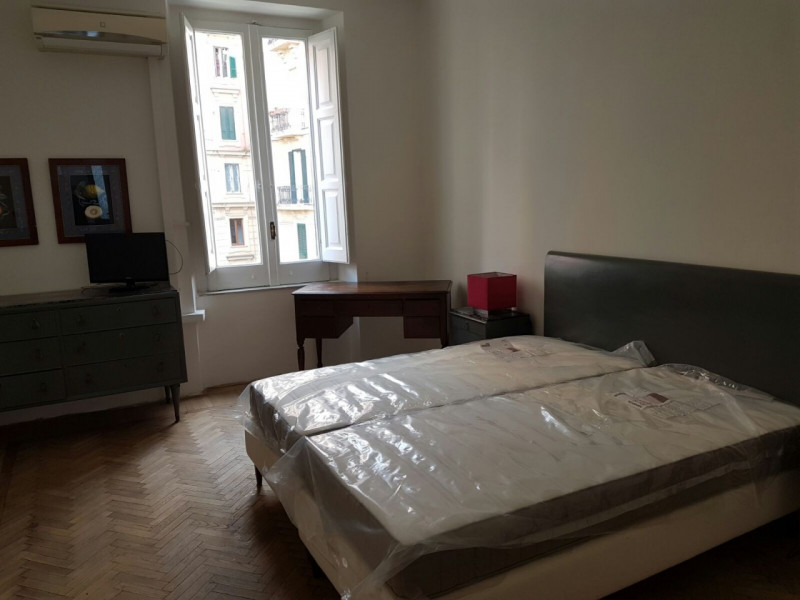 appartamento in affitto a Napoli in zona Chiaia