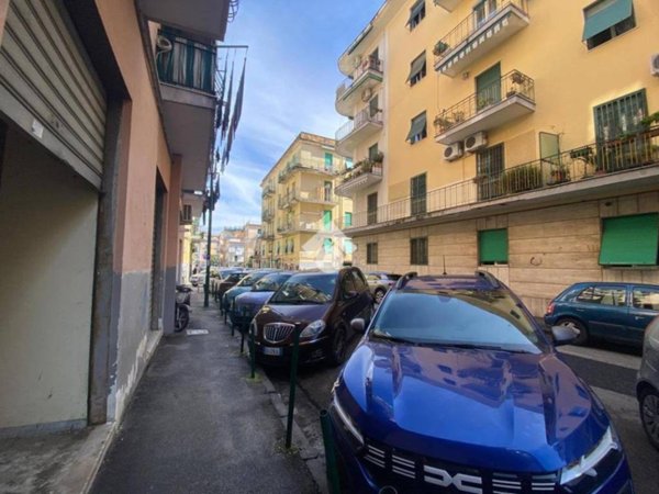 negozio in affitto a Napoli in zona Secondigliano