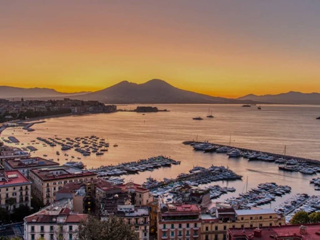 negozio in affitto a Napoli
