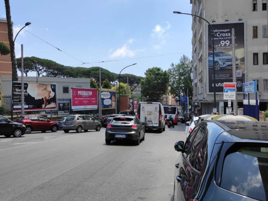 negozio in affitto a Napoli in zona Camaldoli