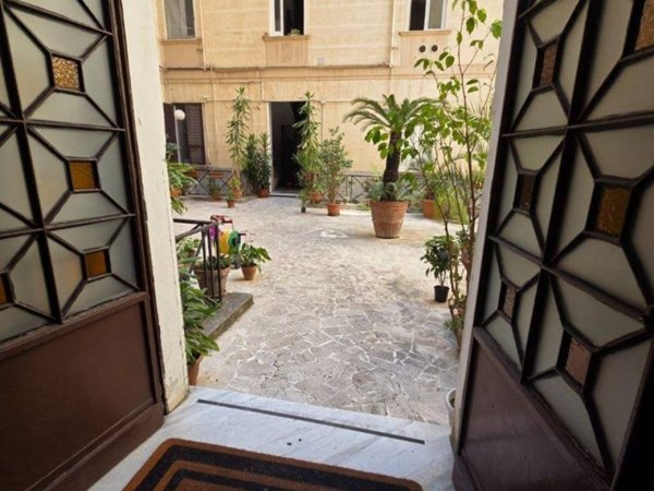 appartamento in affitto a Napoli in zona Chiaia