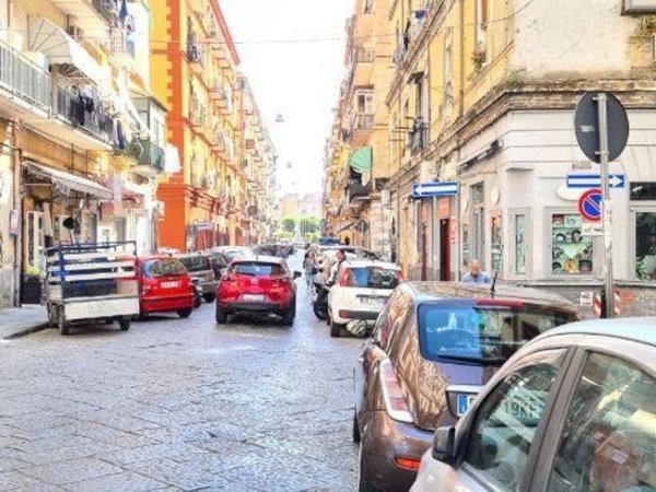 negozio in affitto a Napoli in zona Pendino / San Giuseppe