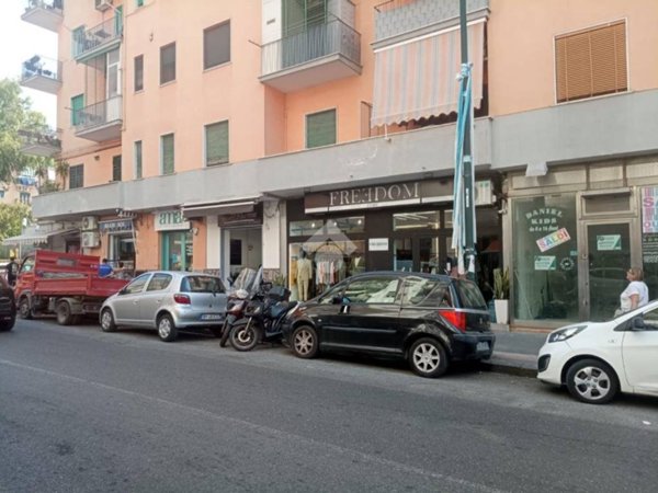 negozio in affitto a Napoli in zona Bagnoli