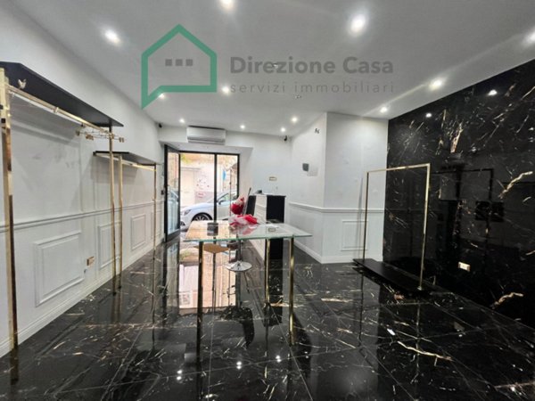 negozio in affitto a Napoli in zona Stella