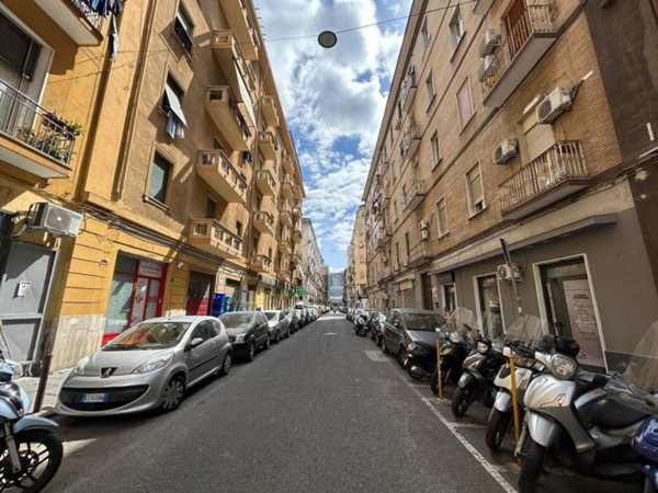 negozio in affitto a Napoli